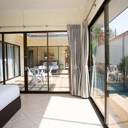 Avoca Pool Villas Pattaya Rum bild