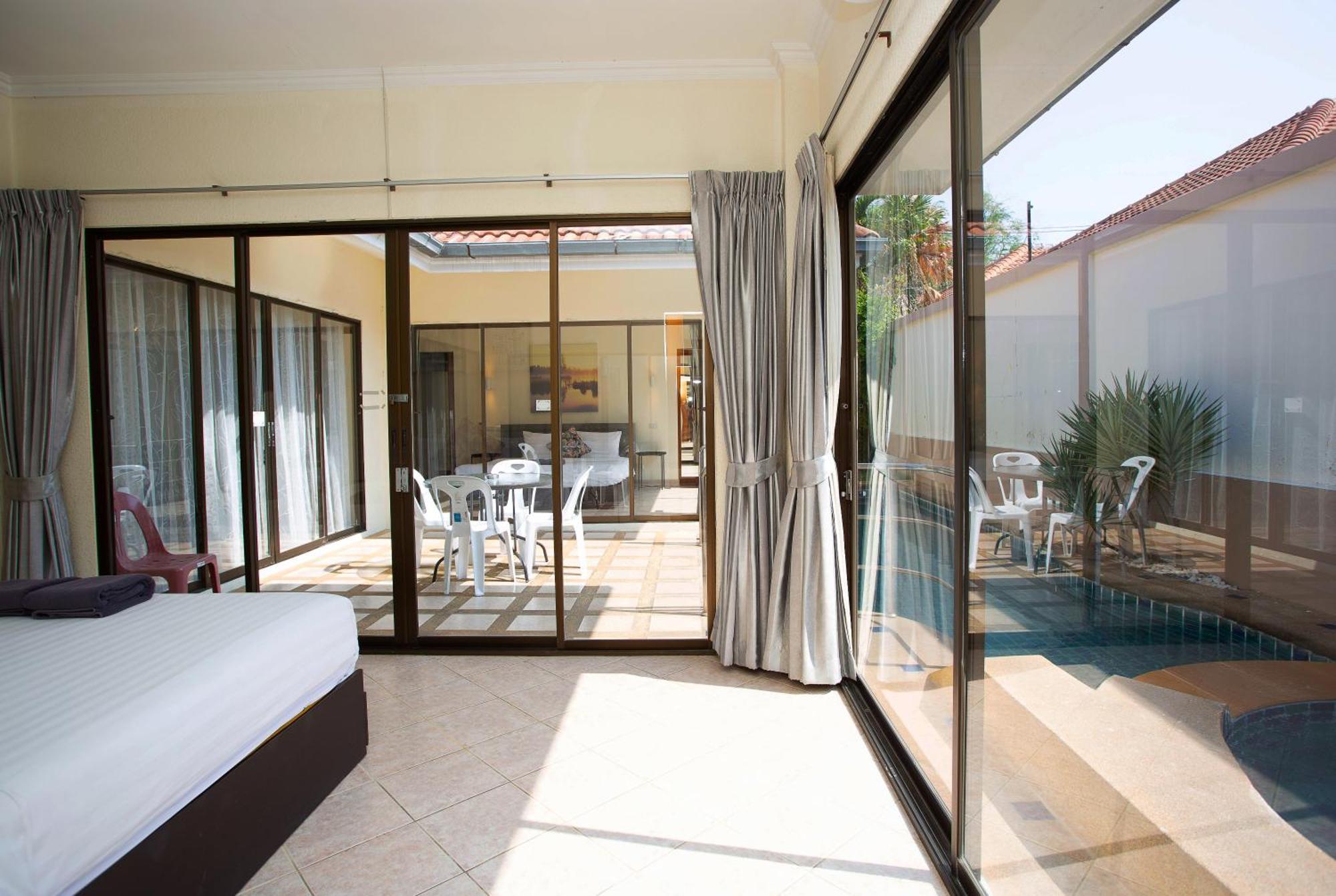 Avoca Pool Villas Pattaya Rum bild